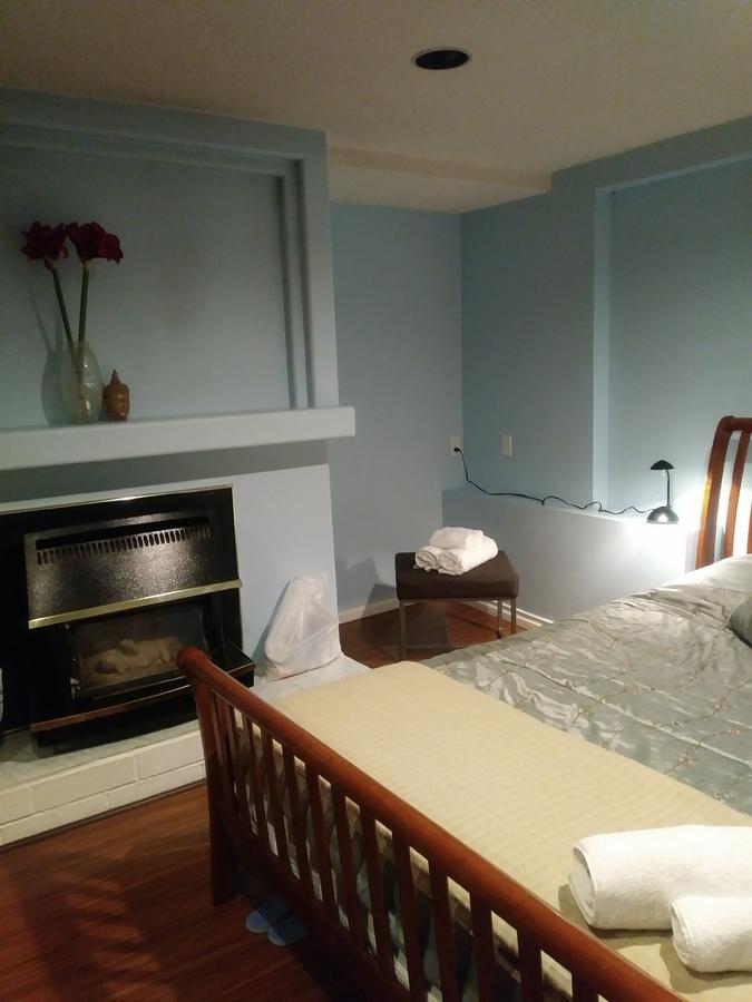Burris Guest House Burnaby Exteriör bild